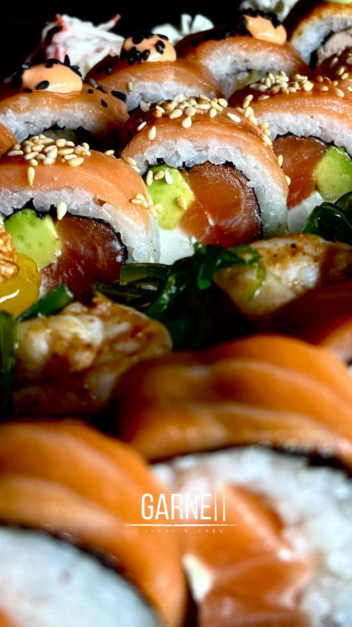 Garnell sushi roll content photo 1